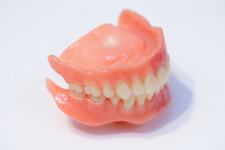 患者さんのことを考えた入れ歯・義歯治療